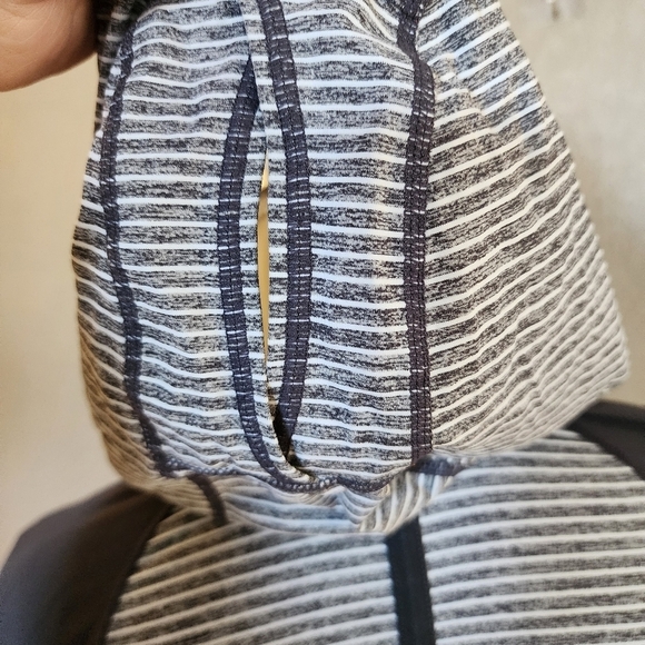Lululemon crosstrain pullover size 8 - Picture 2 of 8